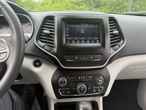 Used 2021 Jeep Cherokee Latitude Lux AWD/4WD image 17
