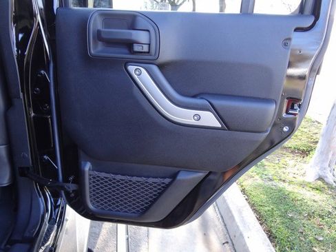 Used 2015 Jeep Wrangler Unlimited Rubicon w/ Connectivity Group image 25