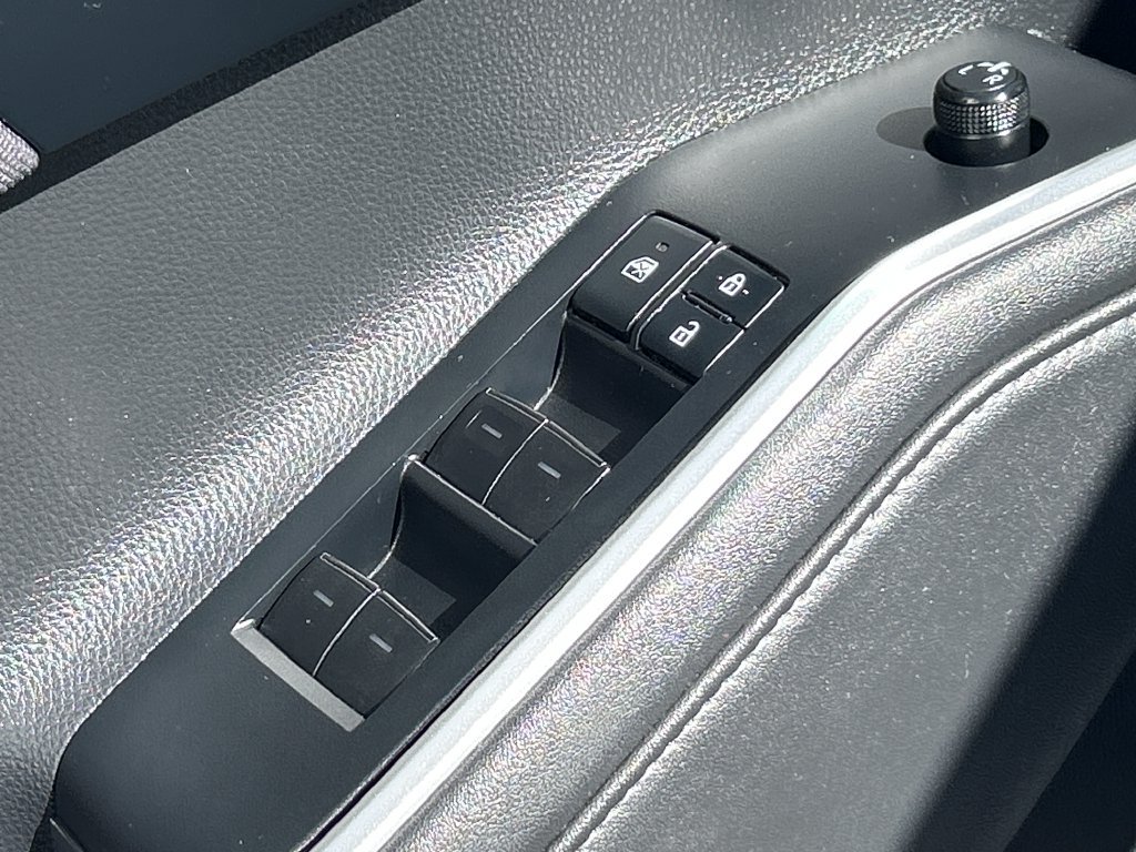 Certified 2020 Toyota Highlander L FWD image 11