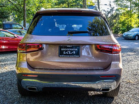 Used 2023 Mercedes-Benz GLB 250 4MATIC image 5