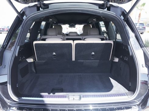 Used 2025 Mercedes-Benz GLS 580 4MATIC image 23