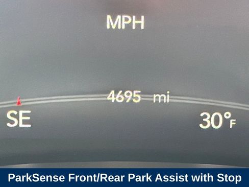 Used 2025 Chrysler Pacifica Select image 21