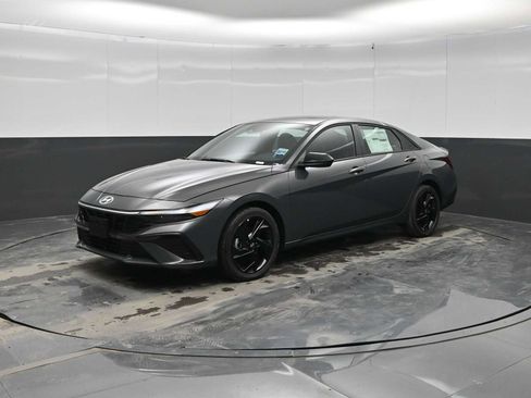 New 2026 Hyundai Elantra SEL Sport FWD image 4