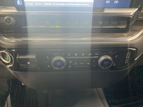 Used 2023 Chevrolet Silverado 1500 LT AWD/4WD image 17