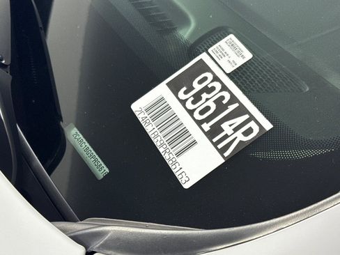 Used 2023 Chrysler Pacifica Touring-L FWD image 25