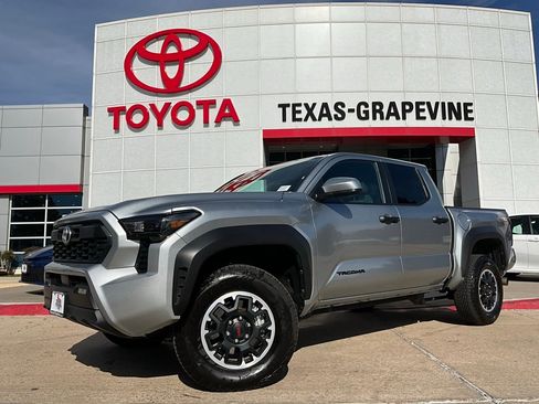 Used 2025 Toyota Tacoma TRD Off-Road image 2