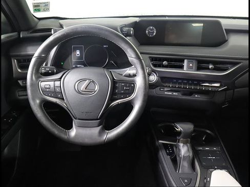Used 2022 Lexus UX 200 w/ Accessory Package (Z1) FWD image 8