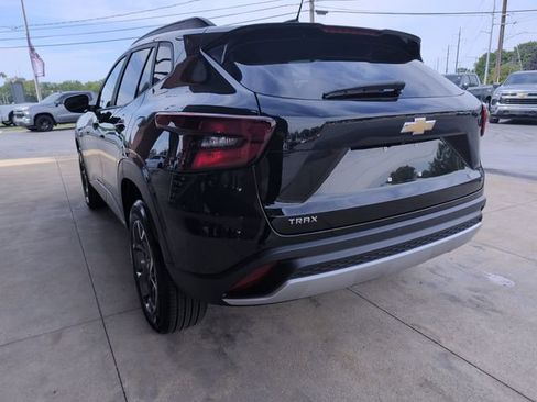 Used 2024 Chevrolet Trax LT w/ Driver Confidence Package FWD image 6