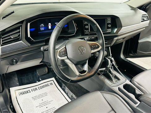 Certified 2023 Volkswagen Jetta SE w/ Panoramic Sunroof Package FWD image 10