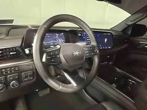 Used 2025 Chevrolet Tahoe Z71 w/ Comfort Package AWD/4WD image 14