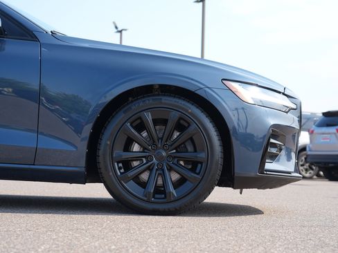 Used 2021 Volvo S60 T5 Momentum AWD/4WD image 11