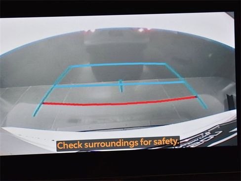 Used 2023 Toyota Highlander L image 21