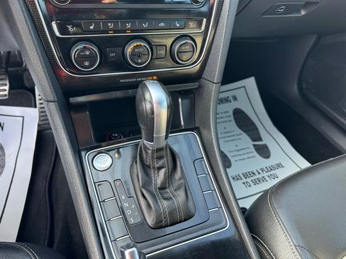 Used 2018 Volkswagen Passat 3.6 image 17