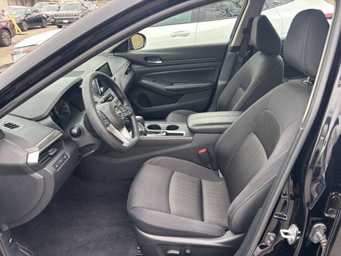 Used 2025 Nissan Altima 2.5 SV image 29