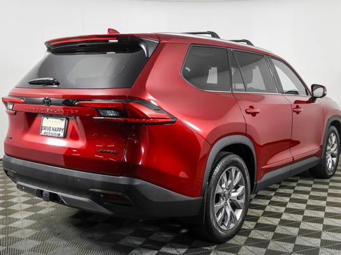 Used 2024 Toyota Grand Highlander AWD image 17