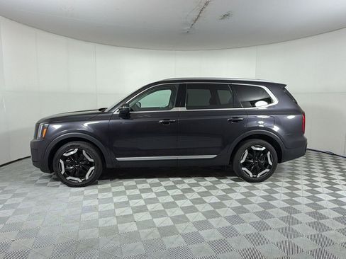 Used 2025 Kia Telluride S FWD image 2