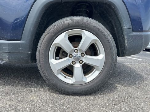 Used 2018 Jeep Compass Latitude w/ Cold Weather Group AWD/4WD image 6