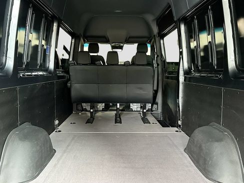 Used 2024 Mercedes-Benz Sprinter 2500 image 30