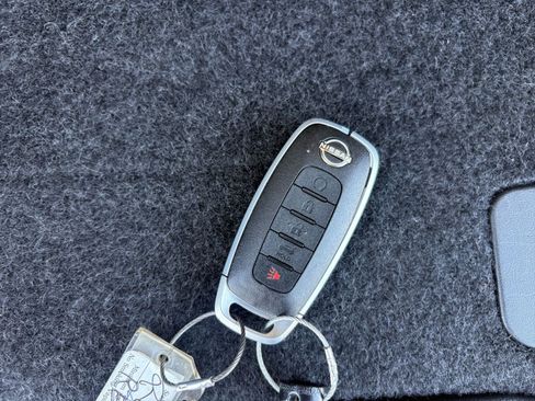 Used 2025 Nissan Rogue SV FWD image 21