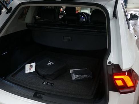 Certified 2023 Volkswagen Tiguan SE image 44