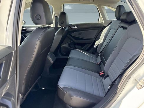 Used 2025 Volkswagen Jetta SE image 12
