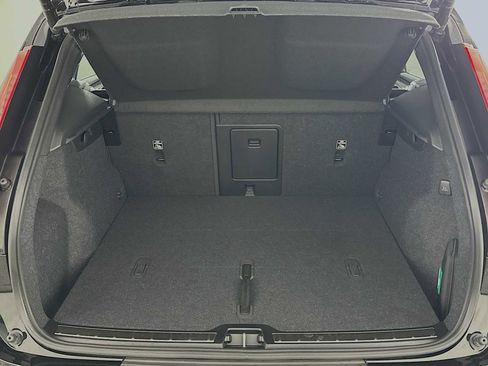 Certified 2025 Volvo XC40 B5 Plus w/ Protection Package Premier image 25