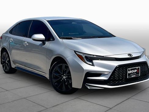 Used 2023 Toyota Corolla SE FWD image 3