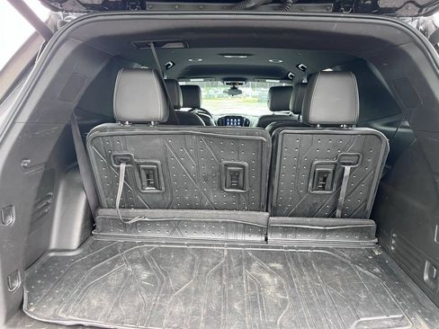 Used 2023 Chevrolet Traverse LT AWD/4WD image 24