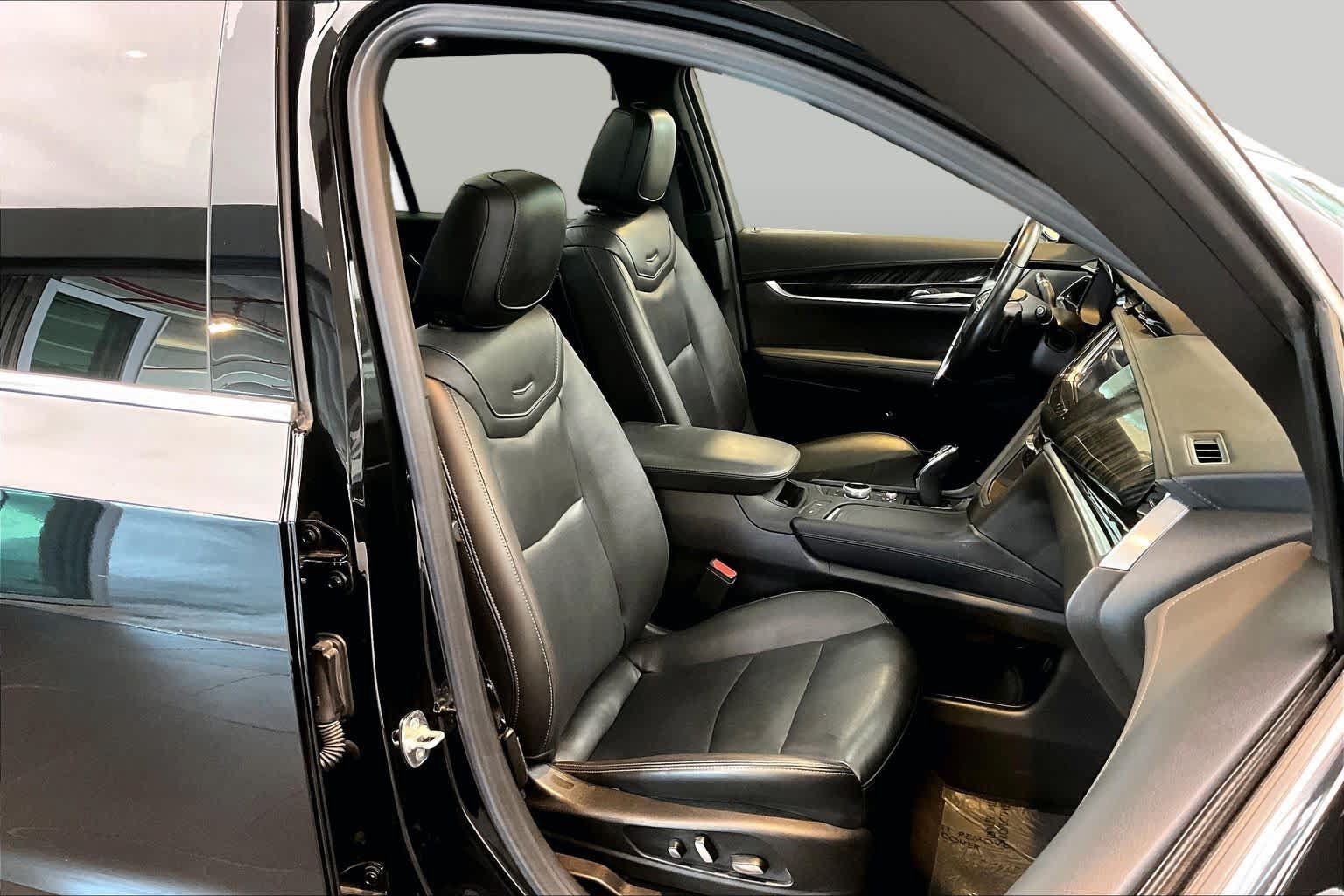 Used 2024 Cadillac XT6 Premium Luxury FWD image 9