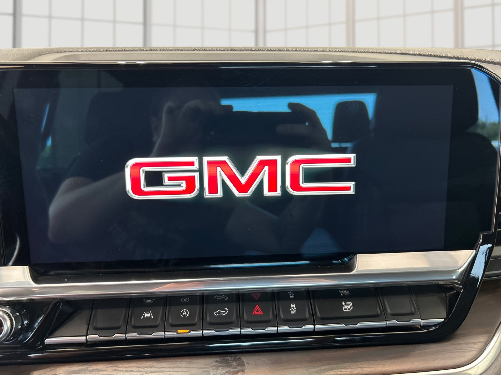 Used 2025 GMC Sierra 1500 SLT AWD/4WD image 12
