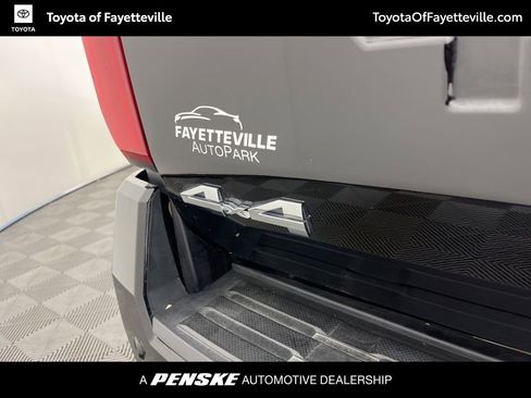 Certified 2025 Toyota Tacoma SR5 w/ SR5 Upgrade Package AWD/4WD image 11