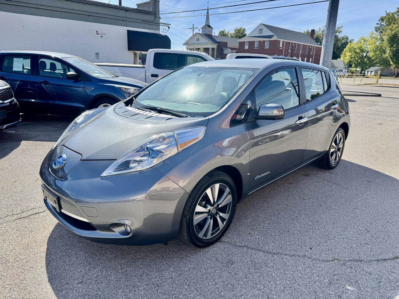 Used 2016 Nissan Leaf SL w/ Premium Package FWD image 3