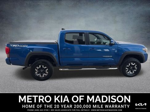 Used 2016 Toyota Tacoma TRD Off-Road w/ Premium & Technology Package image 7