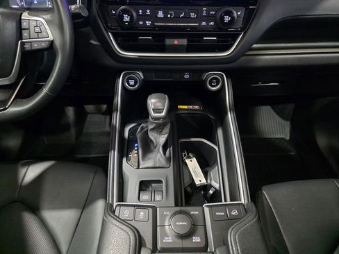 Used 2024 Toyota Grand Highlander AWD image 20