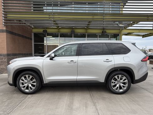 Used 2024 Toyota Grand Highlander Limited image 7