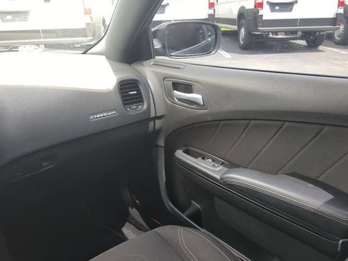 Used 2022 Dodge Charger SXT w/ Driver Convenience Group RWD image 17