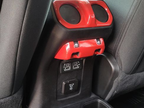 Used 2020 Jeep Wrangler Unlimited Sahara AWD/4WD image 19