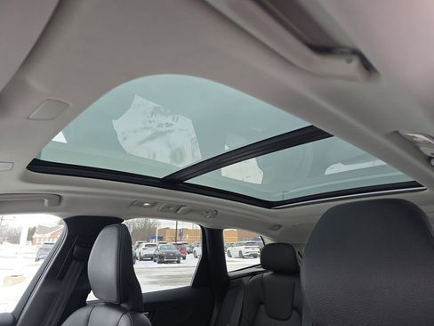 Used 2023 Volvo XC60 B5 Plus w/ Climate Package image 10