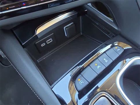 Used 2023 Buick Envision Essence image 29