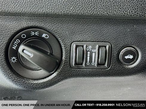 Used 2020 Dodge Charger SXT image 10