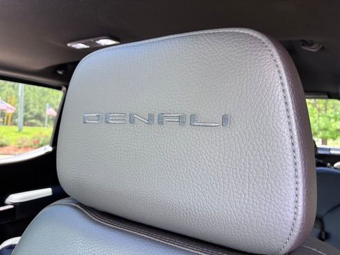 Used 2021 GMC Sierra 1500 Denali w/ Denali Ultimate Package AWD/4WD image 32