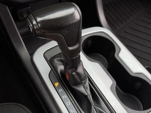 Used 2021 Chevrolet Colorado LT RWD image 21