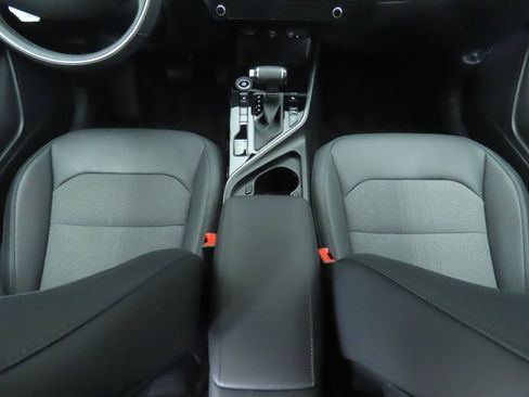 Used 2023 Kia Niro EX image 17