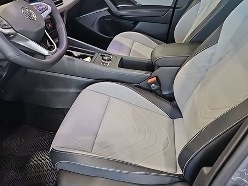 New 2026 Volkswagen Tiguan SE R-Line image 28