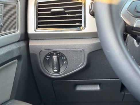 Used 2023 Volkswagen Atlas SE AWD/4WD image 32