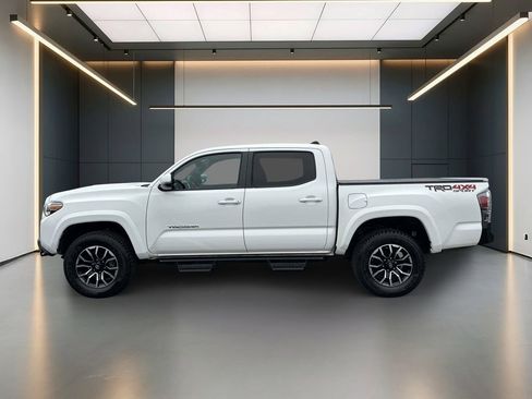 Used 2022 Toyota Tacoma TRD Sport w/ Technology Package AWD/4WD image 2