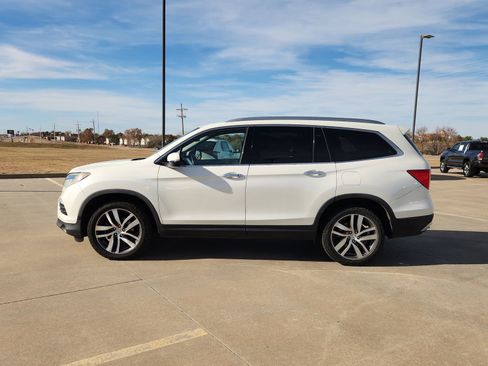 Used 2017 Honda Pilot Elite image 3