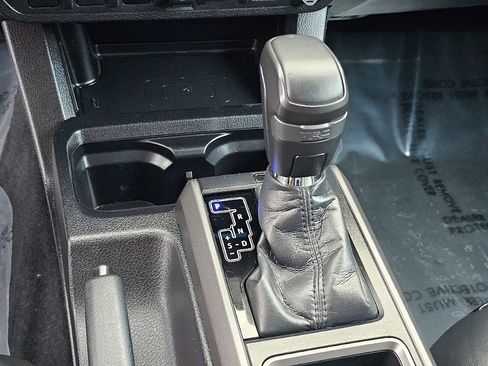 Used 2022 Toyota Tacoma TRD Off-Road w/ TRD Premium Off Road Package AWD/4WD image 31