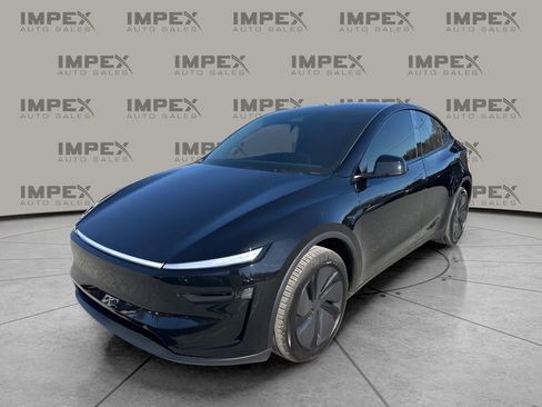 Used 2026 Tesla Model Y Long Range RWD image 1