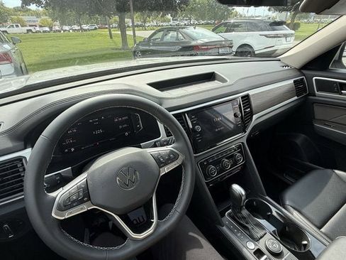 Certified 2022 Volkswagen Atlas SE image 20